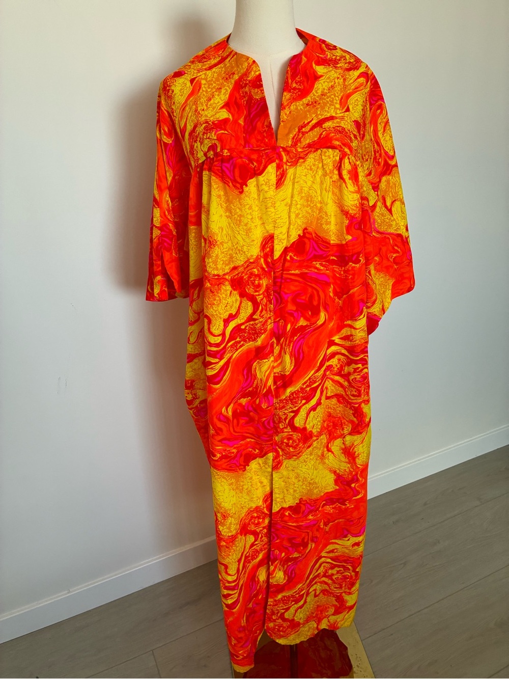 1970’s Hilo Hattie Evelyn Margolis Hawaiian Neon Kaftan Maxi Muumuu Dress